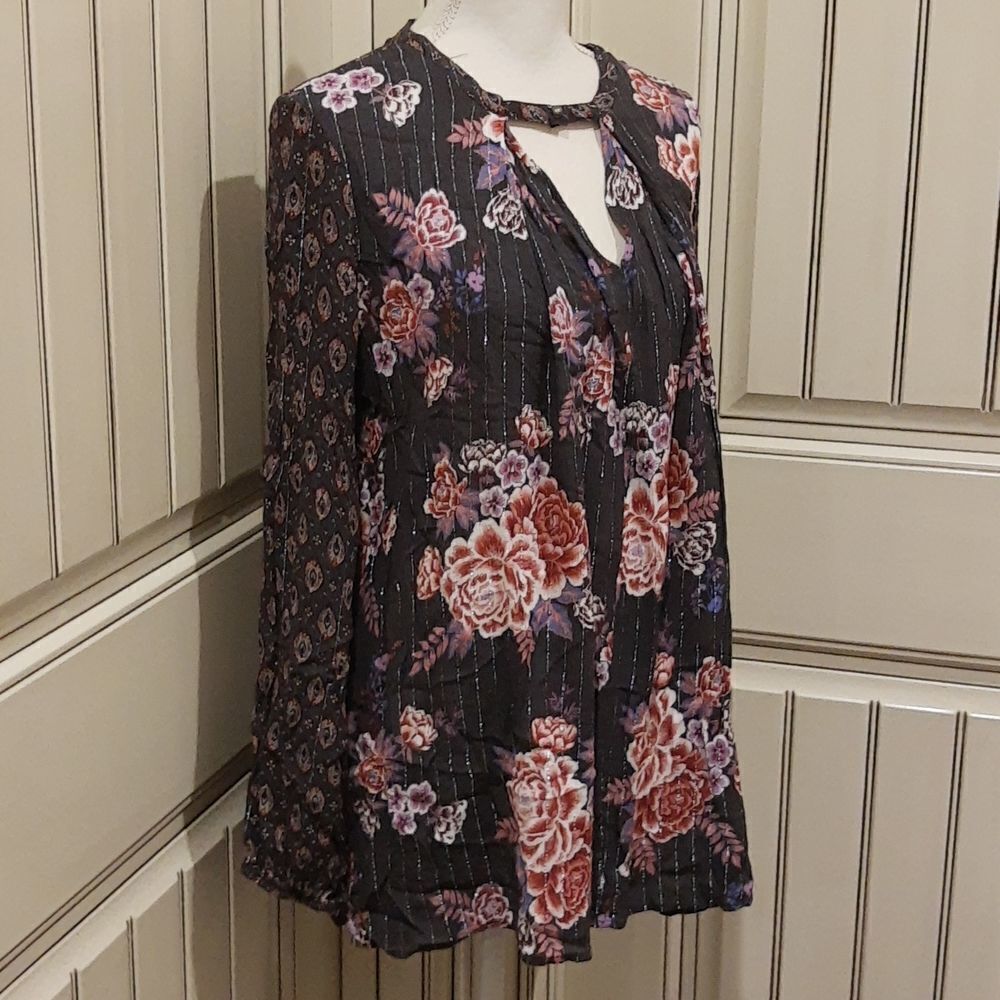 GYPSIES & Moondust Long Sleeve Floral Top Key Hole - Picture 2 of 8
